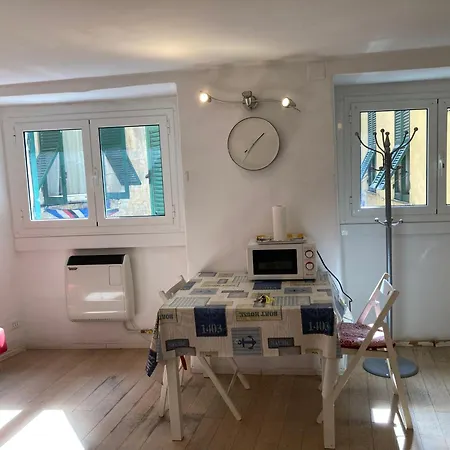 Spacious In Center Apartment Genua