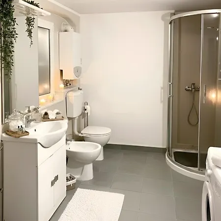 Spacious In Center Διαμέρισμα